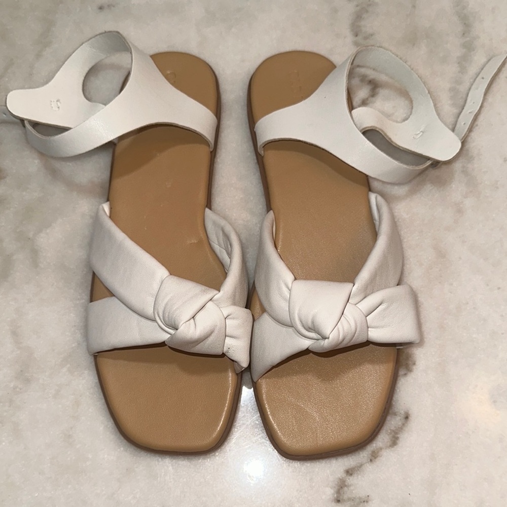 Old Navy White and Tan Sandals with‎ Knotted Straps